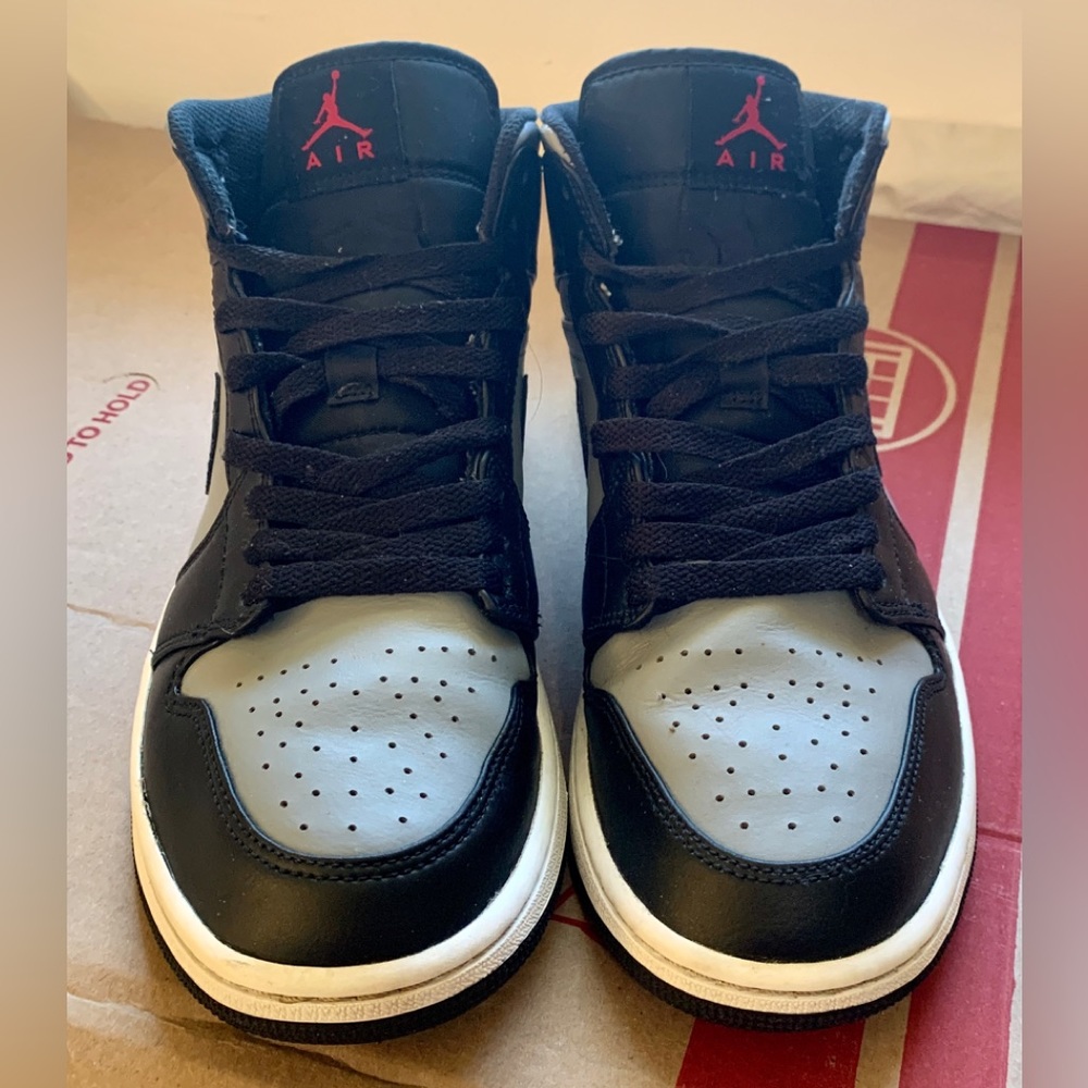 Jordan 1 Mid
Shadow Red
